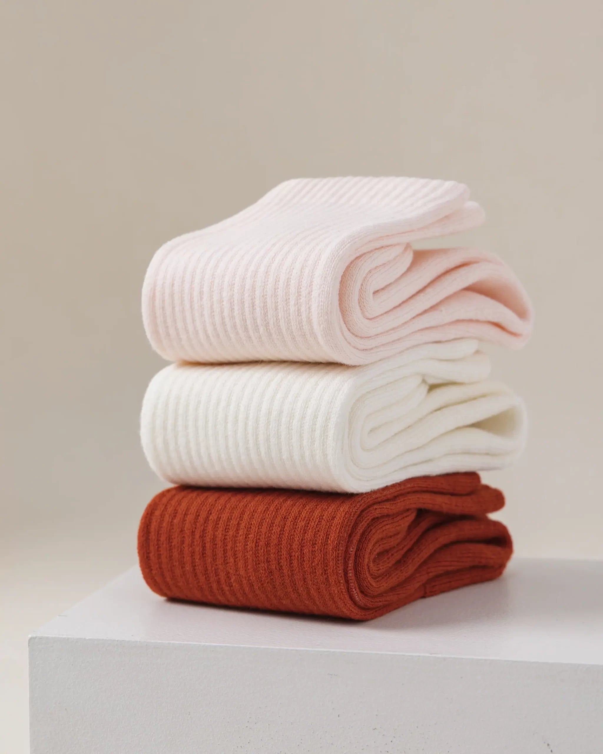 HYACINTH HYALINE Woman Socks Mixed Color Set , Pinky, Orange Red, Cream White, 3 Pairs, Medium Crew image 3