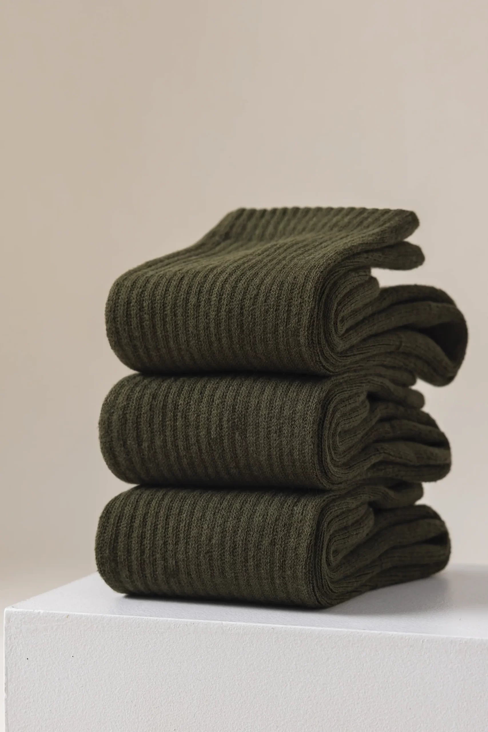HYACINTH HYALINE Man Socks Pure Color Set , Charcoal Green, 3 Pairs, Medium Crew image 2